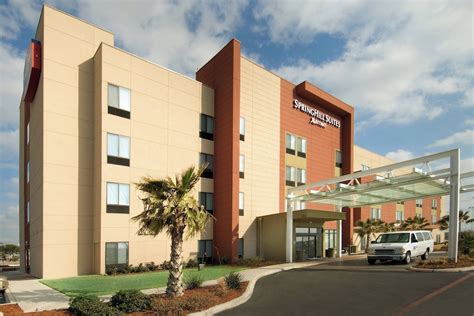 SPRINGHILL SUITES® BY MARRIOTT® SAN ANTONIO AIRPORT.